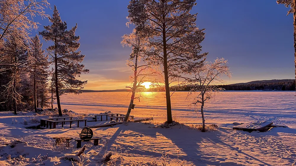 Winter lake view at Cozy Arctic Lakeside Cottage in Pello