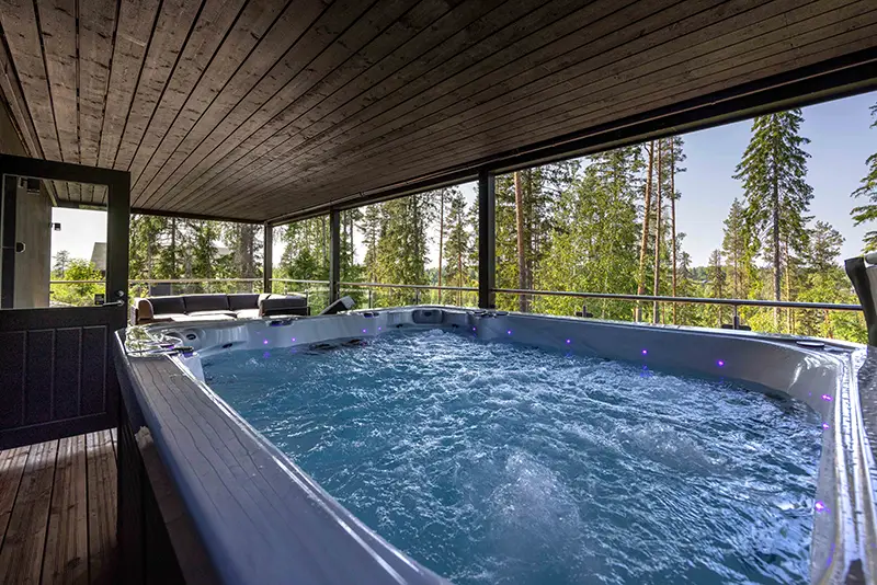 Hot tub at Himoksen Timantti