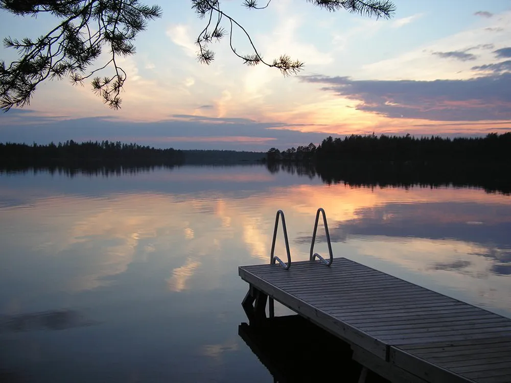 Laituri ja auringonlasku Joutsassa