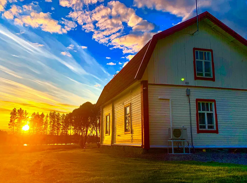 Vesamaa cottage in sunset colours